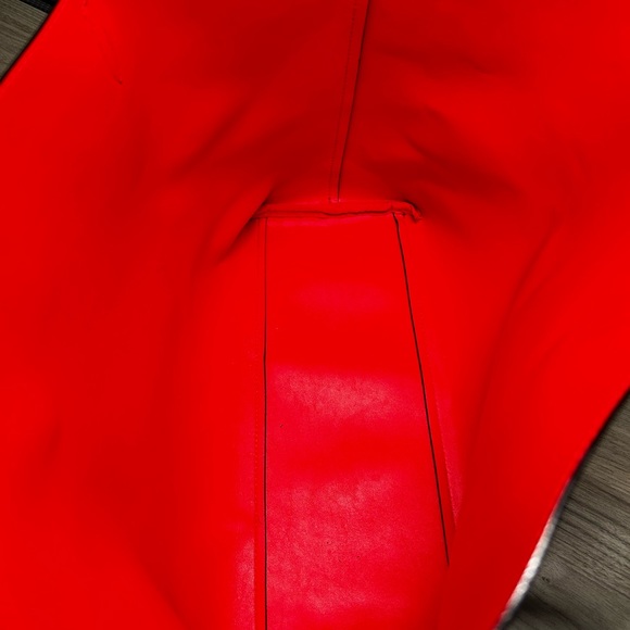 NWOT VICTORIAS SECRET TOTE 🌹 - Picture 5 of 6